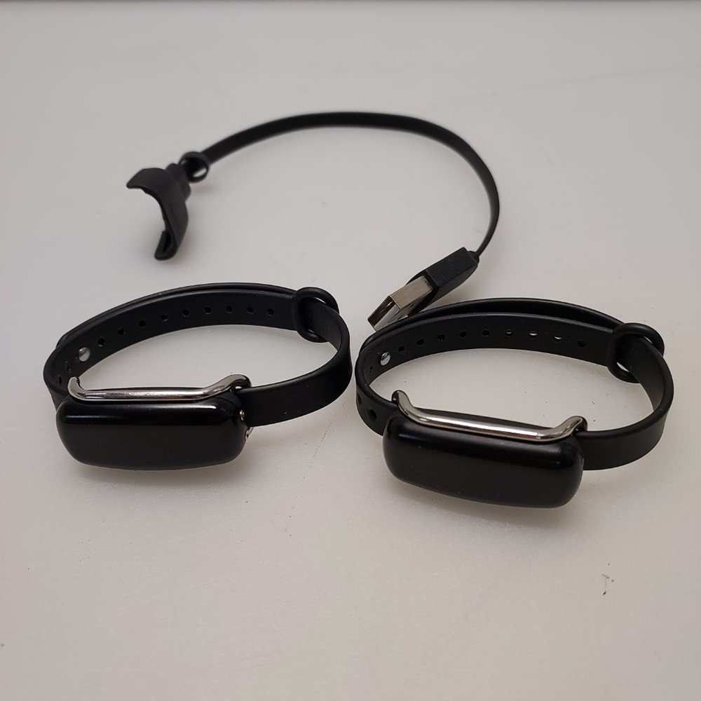 BOND TOUCH LONG DISTANCE COUPLES SMART TOUCH BRACELETS LOT OF 2 & USB CHARGER